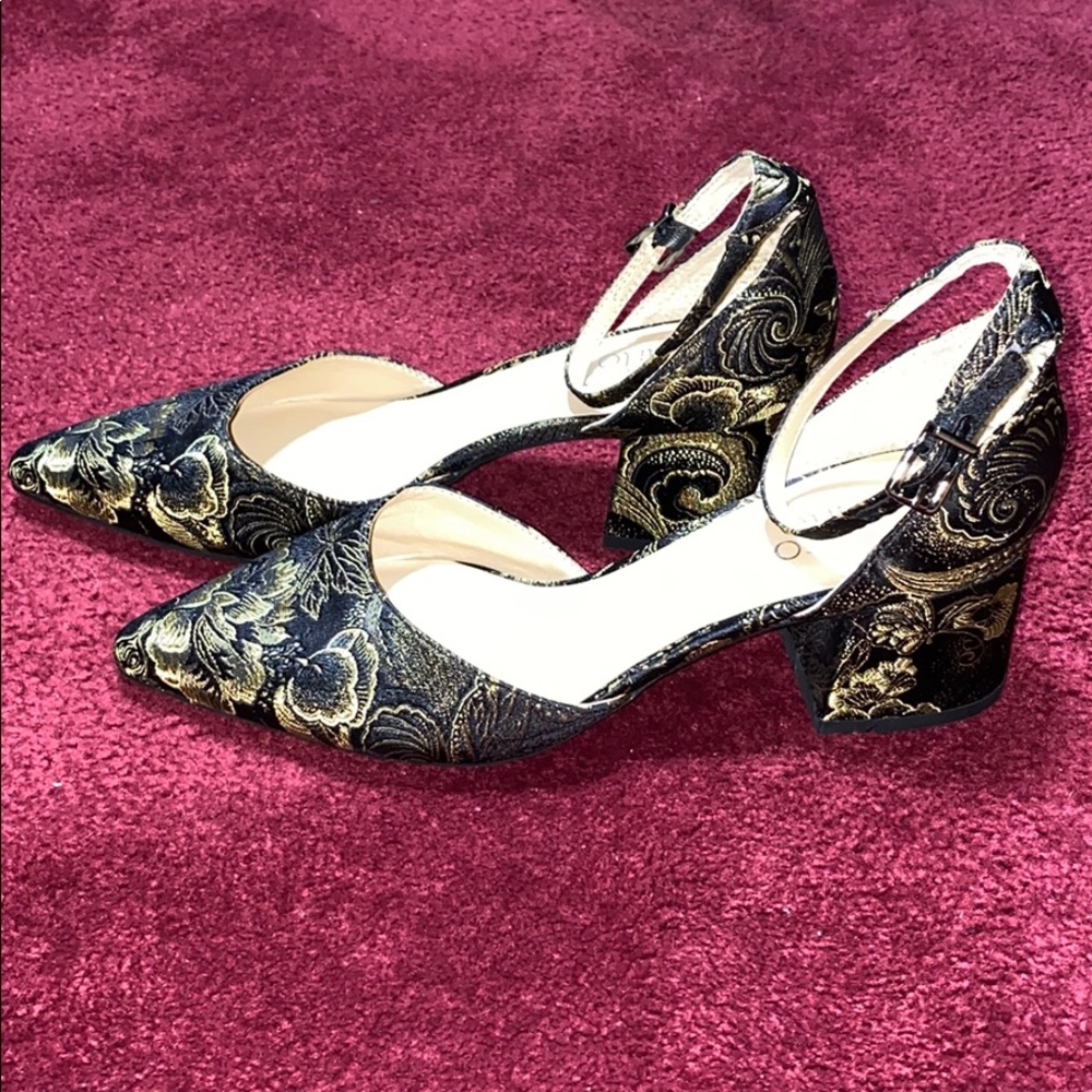 🆕 Franco Sarto Black and Gold Heels